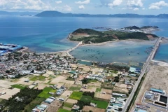 Khu Kinh tế Vân Phong (Khánh Hòa) - trung tâm kinh tế biển của duyên hải Nam Trung Bộ. (Ảnh: Huy Hùng/TTXVN)