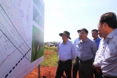Ông Nguyễn Thái Học, Quyền Bí thư Tỉnh ủy Lâm Đồng kiểm tra thực tế tại Dự án quy hoạch Khu tái định cư phường Lộc Phát , thành phố Bảo Lộc. (Ảnh: Báo Lâm Đồng)