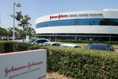 Trụ sở hãng dược phẩm của Mỹ Johnson & Johnson tại California, Mỹ. (Ảnh: AFP/TTXVN)
