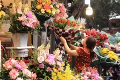 [Photo] Thị trường hoa tươi Hà Nội sôi động nhân ngày 8/3