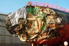 Tàu ngầm Mỹ bẹp dúm phần đầu. (Nguồn: tvzvezda.ru)