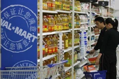 Hàng hóa được bày bán tại siêu thị của hãng bán lẻ Mỹ Walmart ở Bắc Kinh, Trung Quốc. (Nguồn: AFP/TTXVN)