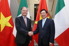 Phó Thủ tướng, Bộ trưởng Bộ Ngoại giao Phạm Bình Minh với Bộ trưởng Bộ Ngoại giao và Hợp tác quốc tế Italy Enzo Moavero Milanesi. (Ảnh: Lâm Khánh/TTXVN)