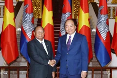 Thủ tướng Nguyễn Xuân Phúc tiếp Chủ tịch Quốc hội Vương quốc Campuchia Samdech Heng Samrin. (Ảnh: Thống Nhất/TTXVN)