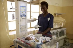 Chăm sóc trẻ sơ sinh tại bệnh viện ở Juba, Nam Sudan. (Nguồn: AFP/TTXVN)