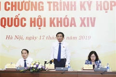 Tổng Thư ký Quốc hội, Chủ nhiệm Văn phòng Quốc hội Nguyễn Hạnh Phúc trả lời các phóng viên về chương trình Kỳ họp thứ bảy, Quốc hội khóa XIV. (Ảnh: Lâm Khánh/TTXVN)