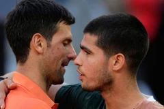Roland Garros: Alcaraz và Djokovic tiến gần trận 'đại chiến trong mơ'