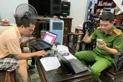 Kích hoạt định danh điện tử tại Hà Nội: Đi từng ngõ, gõ cửa từng nhà