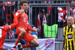 'Gieo sầu' cho Dortmund, Bayern Munich trở lại ngôi đầu Bundesliga