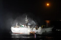 Tàu cá Nga bốc cháy ngoài khơi Hàn Quốc, nhiều người mất tích