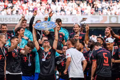 Bayern Munich vô địch Bundesliga theo kịch bản 'không thể tin nổi'