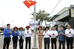 Bình Phước tiếp nhận 5.000 lá cờ và khánh thành 'Đường cờ Tổ quốc'