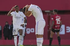 Barcelona bỏ xa Real Madrid đến 8 điểm trong cuộc đua ngôi vương