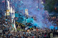 Manchester City ăn mừng cú ăn ba lịch sử giữa 'biển người'
