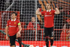 Manchester United đánh rơi chiến thắng bởi hai bàn phản lưới nhà