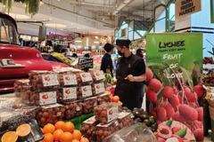 Vải thiều tươi Bắc Giang tại Trung tâm thương mại Siam Paragon. (Ảnh: Đỗ Sinh/TTXVN)