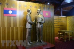 Báo chí ca ngợi tình đoàn kết đặc biệt giữa Việt Nam và Lào