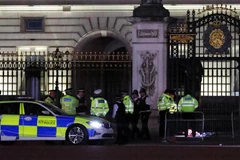 Cảnh sát Anh bắt giữ đối tượng mang hung khí vào Cung điện Buckingham