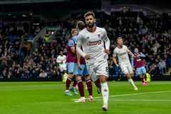 Premier League: M.U thắng nhọc, Manchester City vẫn vô đối