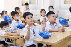 Hà Nội tạm dừng hỗ trợ, thu học phí ở mức sàn từ năm học 2023-2024