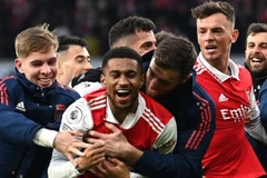 Premier League: Arsenal ngược dòng kịch tính, Chelsea cắt mạch thua