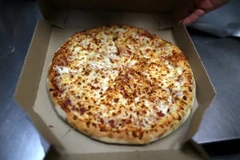 Domino tháo chạy khỏi "cái nôi của bánh pizza" ở Italy