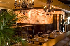 Kỳ lạ một nhà hàng ở Mỹ chuyên 'gạ' thực khách liếm tường