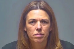 Kendra đã bị bắt vì bắt nạt con gái của cô ta trên mạng. (Nguồn: Oddity Central)