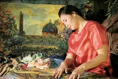 Nghệ sĩ Việt gây ấn tượng với các sản phẩm độc đáo làm từ vụn vải