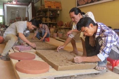 Gốm Luy Lâu và cuộc "hành trình" chinh phục thị trường Pháp