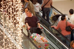 Italy: Cứ 2 gia đình thì 1 không đủ tiền chi tiêu đến hết tháng