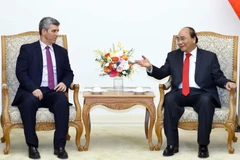 Thủ tướng Nguyễn Xuân Phúc tiếp Bộ trưởng Bộ Truyền thông Cuba Jorge Luis Perdomo Di-Lella. (Ảnh: Thống Nhất/TTXVN)