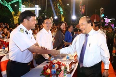 Thủ tướng Nguyễn Xuân Phúc và các đại biểu. (Ảnh: Thống Nhất/TTXVN)