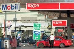 Biểu tượng Exxon tại trạm xăng ở Washington, DC, Mỹ. (Ảnh: AFP/ TTXVN)