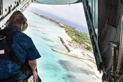 Tổng thư ký Liên hợp quốc António Guterres nhìn quốc đảo Tuvalu từ trên máy bay. (Nguồn: UN Photo)