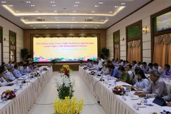 Quang cảnh làm việc của tổ công tác của Thủ tướng Chính phủ do Bộ trưởng Bộ Nội Vụ - Lê Vĩnh Tân làm trưởng đoàn với tỉnh Đồng Tháp vào sáng 24/4, tại thành phố Cao Lãnh (Đồng Tháp). (Ảnh minh họa: Chương Đài/TTXVN)