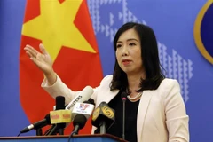 Người Phát ngôn Bộ Ngoại giao Lê Thị Thu Hằng chủ trì buổi họp báo. (Ảnh: Dương Giang/TTXVN)