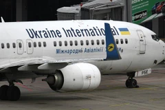 Một máy bay Boeing 737-800 của Hãng hàng không quốc tế Ukraine. (Ảnh: AFP/TTXVN)