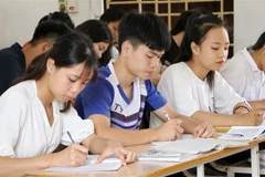 Học sinh trường THPT Tử Đà, huyện Phù Ninh, tỉnh Phú Thọ, trong giờ ôn tập trên lớp. (Ảnh: Trung Kiên/TTXVN)