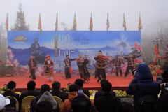 Tiết mục đám cưới người Dao trong lễ hội. (Nguồn: baolaocai.vn)