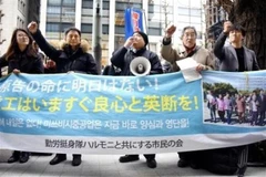 Người dân biểu tình yêu cầu các công ty Nhật Bản bồi thường cho các nạn nhân Hàn Quốc bị cưỡng bức lao động trong thời kỳ chiến tranh, tháng 2/2019. (Ảnh: Kyodo/TTXVN)