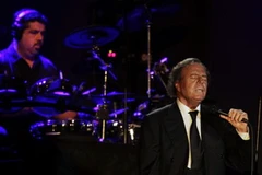 Ca sỹ Tây Ban Nha Julio Iglesias trong một buổi biểu diễn ngày 29/4. (Nguồn: Reuters)