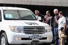 Đoàn thanh sát viên LHQ rời khỏi khách sạn ở Damascus ngày 28/8. (Nguồn: THX/TTXVN)