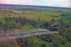 Máy bay rải chất diệt cỏ/dioxin. (Nguồn: Internet)