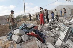 2 người Palestine đã bị thương trong 2 vụ không kích của Israel xuống các mục tiêu ở thị trấn Rafah, phía nam Dải Gada ngày 6/6. (Nguồn: AFP/TTXVN)