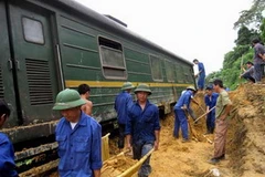 Giải phóng hiện trường để thông tàu. (Nguồn: Vnexpress)