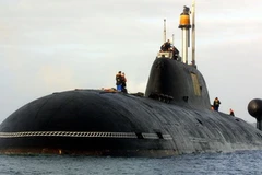 Tàu ngầm hạt nhân Nga Vepr thuộc dự án 971, kiểu Shchuka-B hoặc thuộc lớp Akula do NATO xếp hạng, tương tự như tàu ngầm Nerpa, tại cảng Brest, miền tây Pháp ngày 21/9/2004. (Nguồn: AFP/TTXVN)