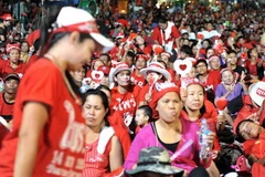 Những người "áo đỏ" biểu tình tại trung tâm Bangkok ngày 18/4. (Ảnh: THX/TTXVN) 