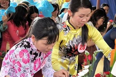 Các tầng lớp phụ nữ Việt Nam nguyện giữ gìn, phát huy truyền thống quý báu của dân tộc, của phụ nữ trong thời kỳ đổi mới. (Ảnh minh họa: Hồ Cầu/TTXVN)