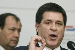 Tổng thống đắc cử Paraguay Hoiracio Cartes (giữa) và các thành viên nội các tại Asuncion. (Nguồn: THX/TTXVN)